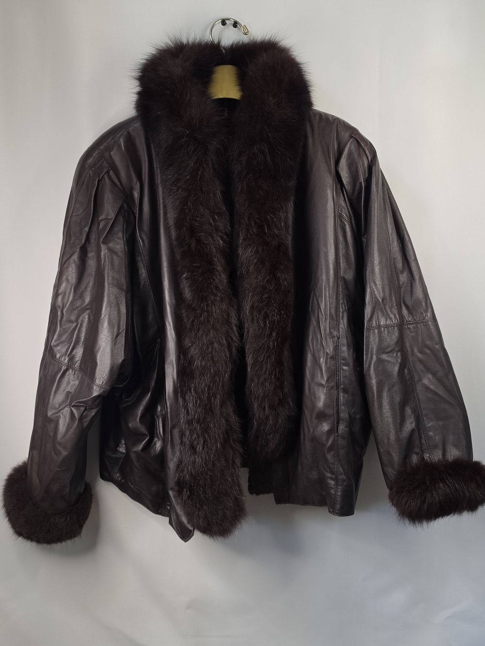 Roxciticus Vintage Brown Leather Fox Fur Trim Coat Large Jacket Hong Kong Orgin